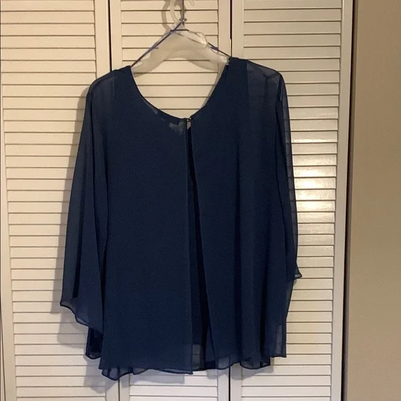 Elegant Blue Women's Top - Picture 3 of 4